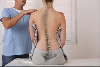 Scolioza la adolescenti